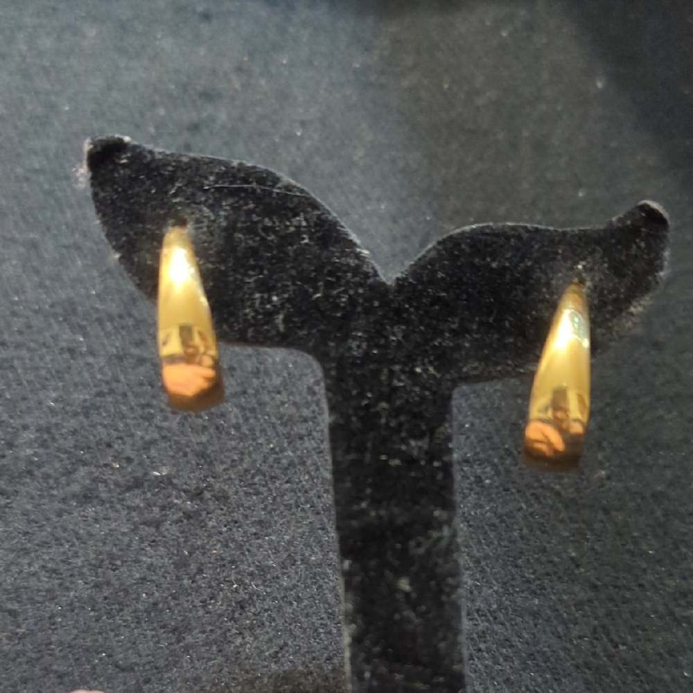 Vintage Trifari Gold Tone Oval Hoop Statement Earrings